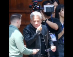 NVIDIAのジェンスン・ファン（革ジャン）って夏でも革ジャン着てるの？（笑）