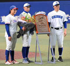 イチロー＆松井秀、今年も元気に女子高生と野球対決！