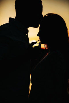 結婚してる奴って、この女と向こう50年一緒で居られる覚悟で結婚してるの？