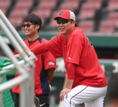 カープ新井監督が若鯉に〝大号令〟「名原に続け」と奮起促す！