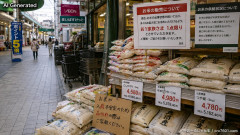 【速報】米屋「助けて！本当は5キロ1300円台の米を3倍以上に釣り上げたら誰も買ってくれないの！折角みんな5キロ1300円台って忘れたのに！」