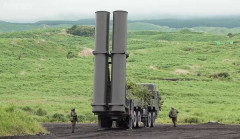 総火演でお披露目された25式高速滑空弾の発射機…艦載するならASEVぐらいの船体規模がないと無理！