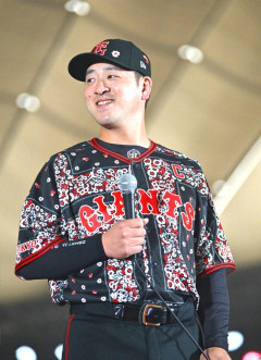【巨人】黒と赤　ジョーダンブランドとの特別コラボユニホーム発表　７・３１からＤｅＮＡ３連戦で着用　岸田行倫「メチャクチャ格好いい」
