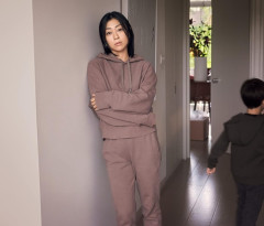 宇多田ヒカルのジャケ写、「帰宅したら怒ってる母親」にしか見えなくなる