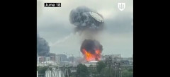 ウクライナ、モスクワに最大規模の攻撃！大爆発し街が燃え上がる映像がアップロードされる