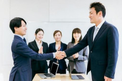 【格差】婚活男性の成婚率がハネ上がる「2つの身長の壁」が判明してしまう…