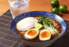 【画像】天下一品の鳥羽周作シェフラーメン普通にうまそう