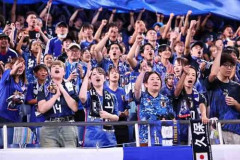 【困惑】W杯現地観戦のサッカー芸人さん、日本人サポーターのゴミ拾いに持論・・・・・・・・・