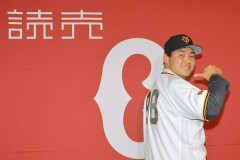 【朗報】巨人小笠原慎之介、入団会見「大勢に囲まれることがなかったのですごい緊張しています」