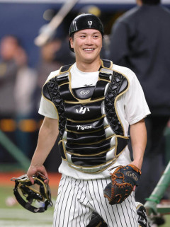 【悲報】阪神・伏見さん、高橋遥人に打撃を指導されていた『ちょっと、５分だけ時間もらっていいですか』