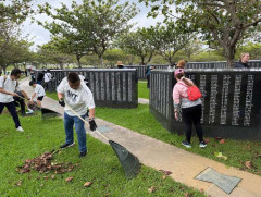 米陸軍ボランティアが沖縄平和祈念公園の清掃活動に参加！