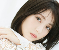 【悲報】浜辺美波さん、椅子から片足で立てないくらい脚力がない模様
