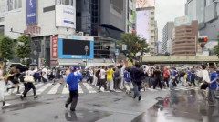 【動画】「珍しくルールを守らない日本人」、W杯オランダ戦後に渋谷スクランブル交差点で大騒ぎ