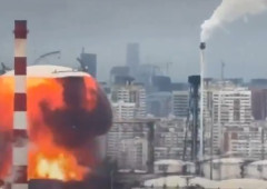 【動画】ロシアさん、ウクライナのドローンを打ち落とそうとして自らモスクワ精油所を破壊してしまう