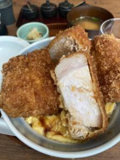 朝からカツ丼の一杯も食えない雑魚が居るってマジ？