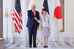 トランプ大統領に質問をしようとした日本の記者、全てを見透かされて終わる…