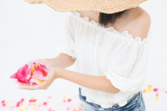 【衝撃】仕事中、なんとも官能的な匂いがして振り向くと同僚A。脳髄と下半身に直撃する匂いで、嗅ぐだけではっきりと欲情した。それが理由で恋人と別れて…