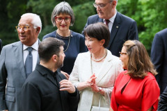 高市首相、ゼレンスキー大統領と個別会談なし…G7首脳で唯一ゼロ！