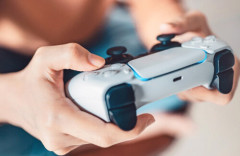 60歳の母親「家庭用ゲーム機が大流行しても絶対にゲームを買い与えなかった。息子が成人した今でも正解だったと思ってる」