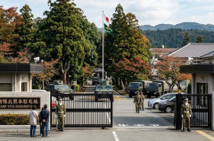 自衛官ら「金欠で」空き家に入ったら金のインゴット(100g)、換金したら248万円になった！