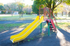 【育児】今の公園のあり方ってどうおもう？　公園で甥と姪を追いかけっこしてたら「うるさい！」と怒鳴られたんだけど