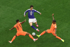 【悲報】オランダ代表 MF 元ファン・デル・ファールト「日本人はみんな同じ顔だからオランダは混乱したんだ（笑）」謝罪に追い込まれる