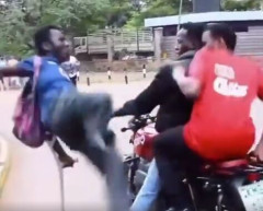 【動画】黒人さん、杖ついてるやつに喧嘩で負けるw