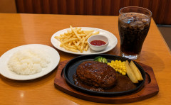 ハンバーグやポテト、コーラなど12点、計8,190円分を無銭飲食した14歳の男子中学生を逮捕
