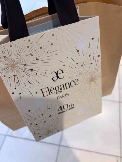 デパコスの商品を買うと、ついてくるおまけの方が量がバグってて「慈善団体か」「おまけが本編レベル」サンプルじゃなくて現品ついてくることもあってえぐい