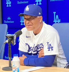 【謎】大谷翔平さん、嫁の出産で育休をとったのに何故か球場に来てウロウロしてた模様