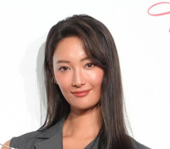 ⁉️女優・菜々緒、大胆な水着ショットにフォロワー驚がく 「布の面積が…」「どこの王女さまかと」 -2chまとめ-