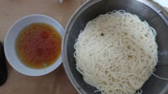 そうめんを茹でて食った。ごま油を麺つゆに入れると格段に美味しいね