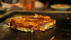 ワイ「お好み焼き定食ｗ」健康志向ニキ「ダブル主食！！！！！」
