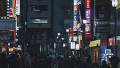 SNSで知り合った１５歳の少女を誘い出してカラオケに行ったり自宅に連れて行ったパートの女（２３歳）、未成年者誘拐の疑いで現行犯逮捕されてニュースになる　兵庫