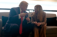 トランプ大統領「イタリアのメローニ首相が私との写真を懇願してきたので仕方なく撮ってあげたよ」 → メローニ首相、捏造だとブチギレ「なぜ同盟国にこのような振る舞いをするのか」