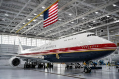 カタールから頂いたトランプ大統領専用機を公開 カラーリングのオーラヤバすぎるｗｗｗ