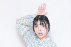 【画像】YOASOBIの最新ビジュアル、Ayaseの首元がとんでもないことになってしまうｗｗｗｗｗｗｗｗ