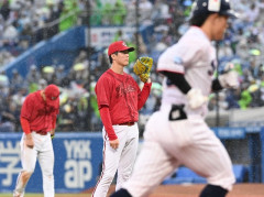 広島ヤクルト戦、雨天中断3回も試合強行←両ファンから疑問の声