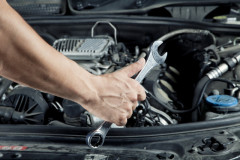 自動車整備士でもないのに自分で車を直そうとして色々する奴の正体