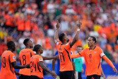 オランダ5-1スウェーデン　オランダに2-2で互角の戦いをした日本って強くね？