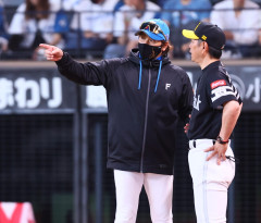 【衝撃】新庄さん、試合後に小久保監督を呼び出してサイン伝達疑惑を否定ｗｗｗｗｗｗｗｗｗｗ