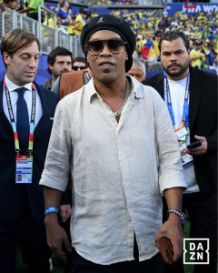 【衝撃】ロナウジーニョさん、46歳でイタリア3部に現役復帰へｗｗｗｗｗｗｗｗｗｗ