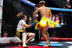 【困惑】18歳現役暴走族女総長さん、BD初の男女戦で壮絶KO負け・・・・・・・・・