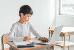生成AI、学生に悪影響　宿題の点数は上がるも試験の成績はガタ落ち