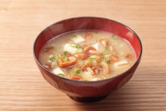 【悲報】なめこの料理、なめこの味噌汁となめこの大根おろし合えしかない