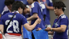 【速報】日本サポーターがまた試合後にゴミ拾いを披露！！！！！！！