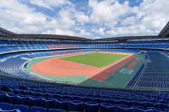 日産スタジアムのパブリックビューイング、視力が試されるｗｗｗｗ