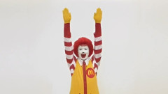 【画像】秋葉原にドナルド・マクドナルド教祖が降臨 →お祭り騒ぎにｗｗｗｗｗｗ