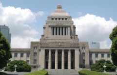 外国人差別に反対する団体が国会前で「ヘイトにNO！」「外国人の人権守れ！」と訴える！！