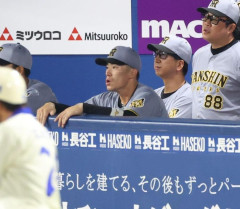 阪神　福島圭音が試合後に涙「本当に申し訳ない」七回の守備で悪送球→守備固めに小野寺が告げられる